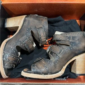 Freebird Violet  Size 7 sandles. New in box